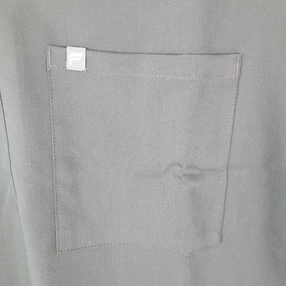 Fabletics Men's Helix 1 Pocket Lightweight Scrub Top Onyx Grey Size XXL NWT - Picture 3 of 6